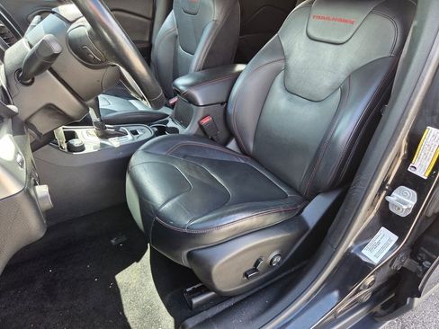 Used 2014 Jeep Cherokee Trailhawk w/ Leather Interior Group AWD/4WD image 6