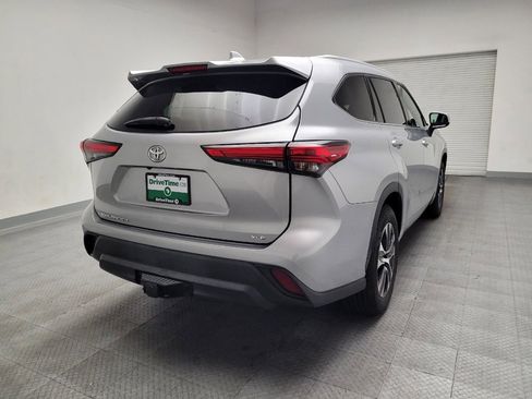 Used 2022 Toyota Highlander XLE FWD image 7