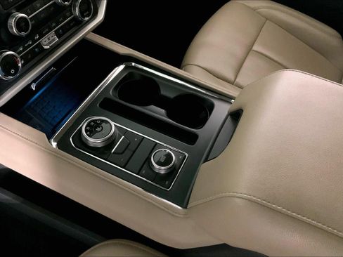 Used 2024 Ford Expedition Max XLT image 17