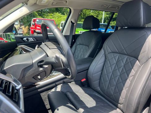 Used 2023 BMW X7 xDrive40i w/ Parking Assistance Package AWD/4WD image 13