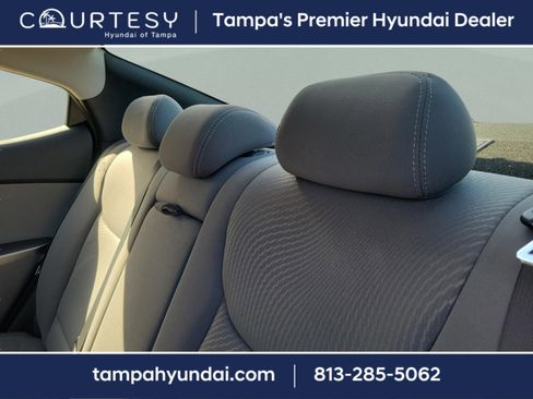 Used 2015 Hyundai Elantra SE image 5