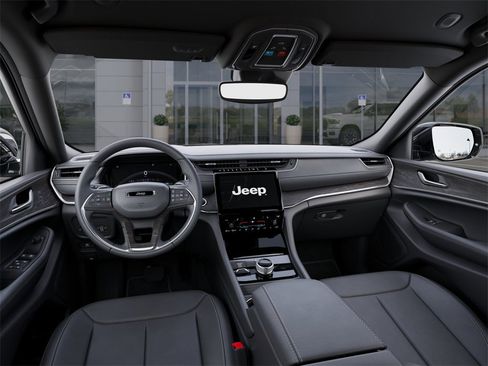 New 2025 Jeep Grand Cherokee Limited image 8