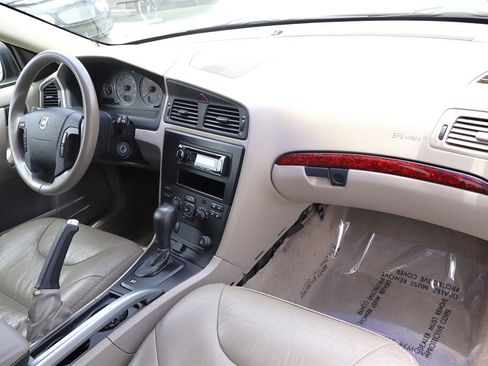 Used 2004 Volvo XC70 AWD/4WD image 19