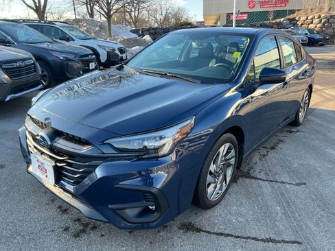 Used 2025 Subaru Legacy Limited w/ Popular Package #2 image 3