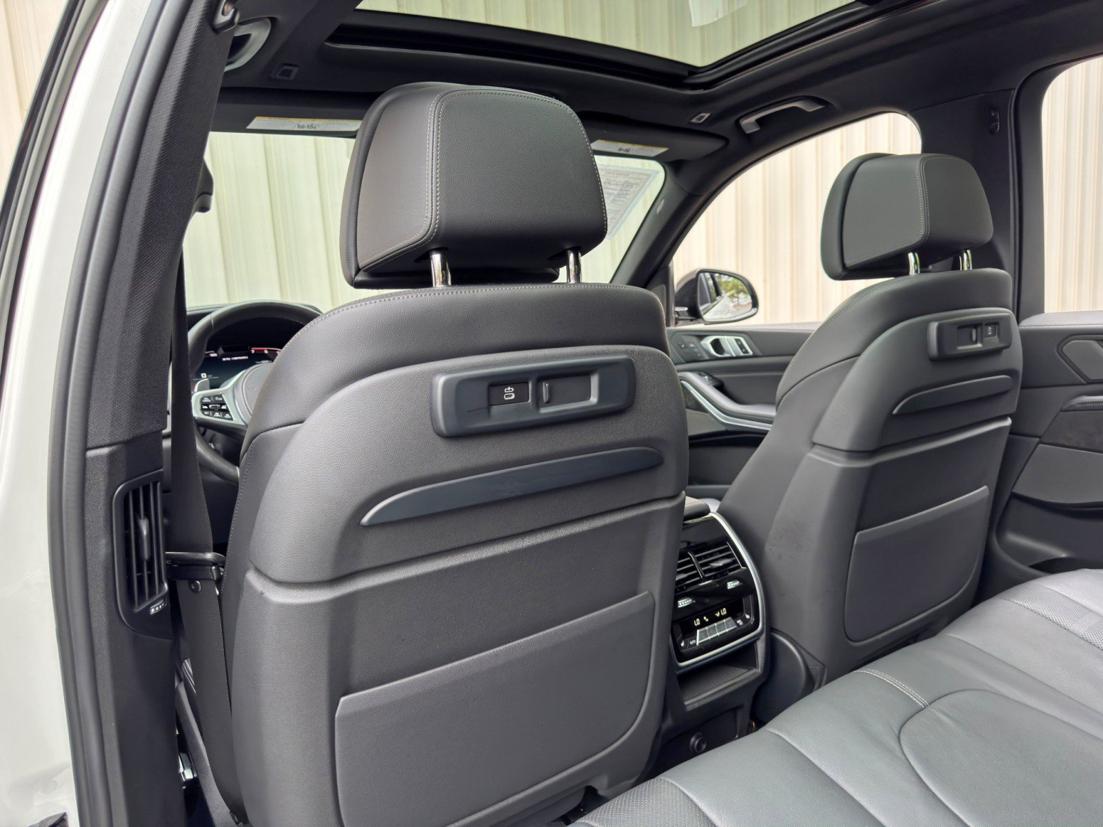 Used 2020 BMW X5 M50i AWD/4WD image 44