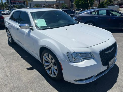Used 2019 Chrysler 300 Limited image 1