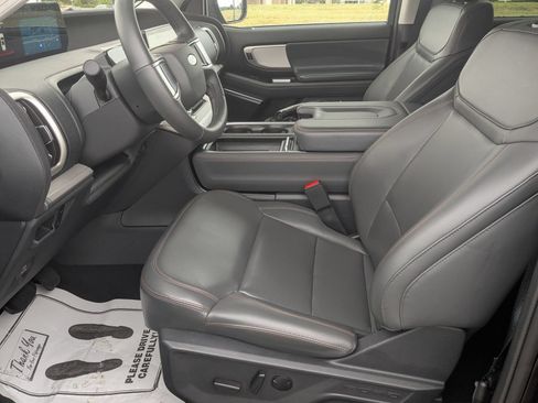 Used 2025 Ford Expedition Active RWD image 13