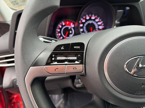 Certified 2022 Hyundai Elantra SEL image 19