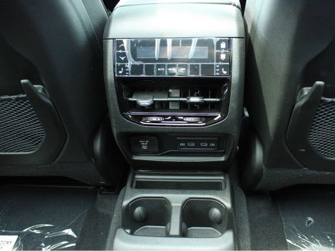 New 2026 Jeep Grand Cherokee L Limited w/ Limited Altitude Package AWD/4WD image 29