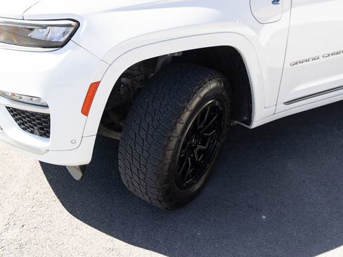 Used 2022 Jeep Grand Cherokee Summit AWD/4WD image 8