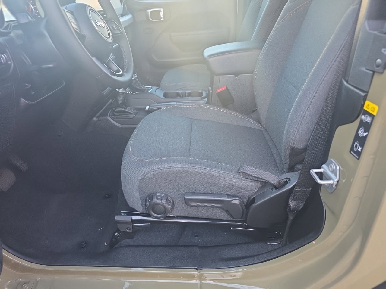 Used 2025 Jeep Wrangler Sport AWD/4WD image 18