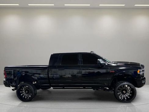 Used 2022 RAM 2500 Laramie AWD/4WD image 2