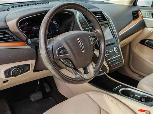 Used 2019 Lincoln MKC Select image 10