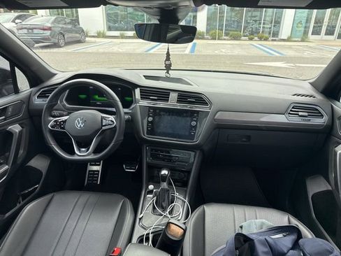 Used 2023 Volkswagen Tiguan SE R-Line image 12