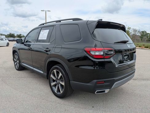 Used 2025 Honda Pilot Touring image 7