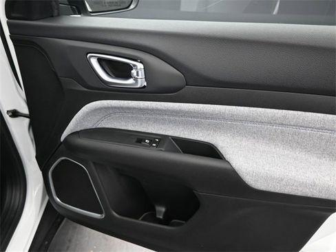 Used 2025 Jeep Compass Sport image 11