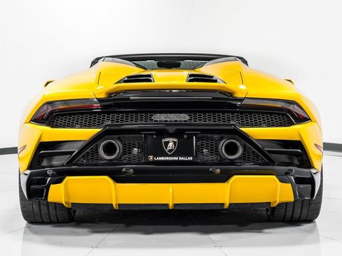 Used 2022 Lamborghini Huracan EVO RWD image 4