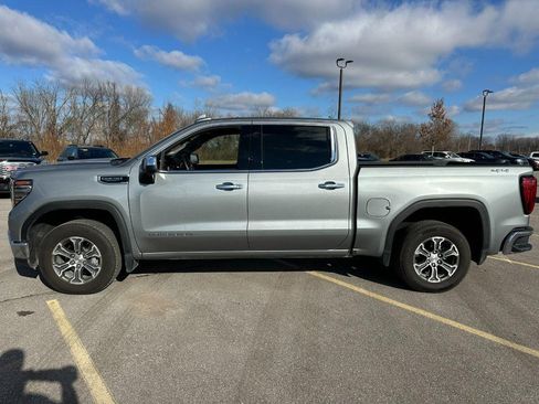 Used 2025 GMC Sierra 1500 SLT image 2