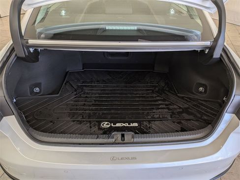 Used 2024 Lexus ES 300h w/ Premium Package image 34