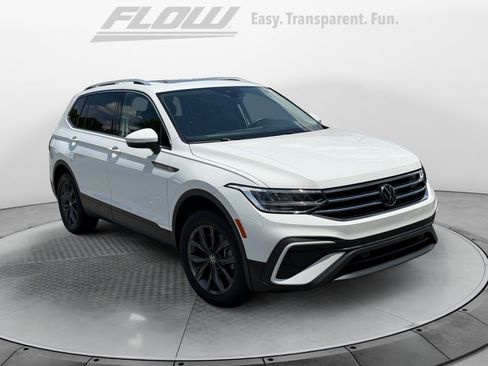 Certified 2022 Volkswagen Tiguan SE AWD/4WD image 1