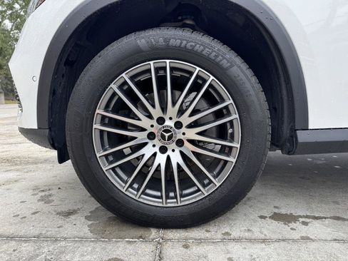 Certified 2025 Mercedes-Benz GLC 300 image 4