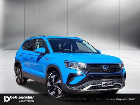 Used 2024 Volkswagen Taos SE image 1