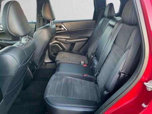 Used 2024 Mitsubishi Outlander SE Black Edition image 13