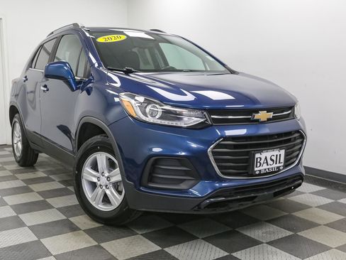 Used 2020 Chevrolet Trax LT w/ LT Convenience Package AWD/4WD image 2