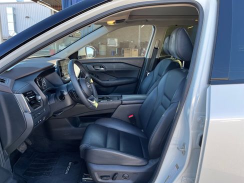 Used 2023 Nissan Rogue SL w/ SL Premium Package image 14