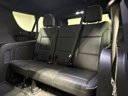 Used 2022 GMC Yukon XL SLT w/ SLT Luxury Package image 24