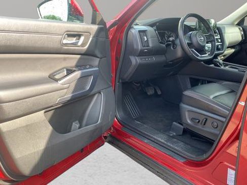 Used 2023 Nissan Pathfinder SL AWD/4WD image 24