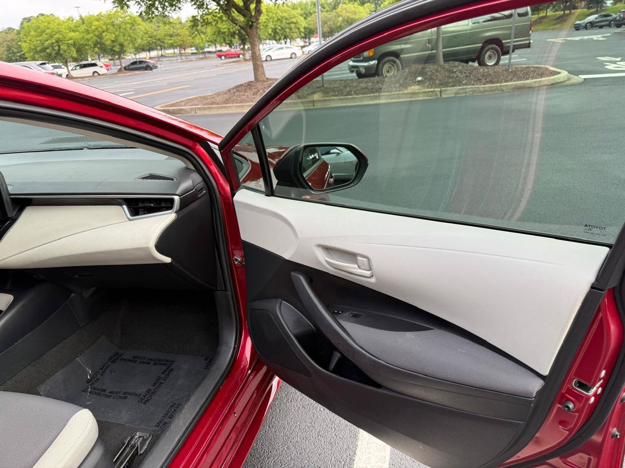 Used 2024 Toyota Corolla LE w/ LE Convenience Package FWD image 9