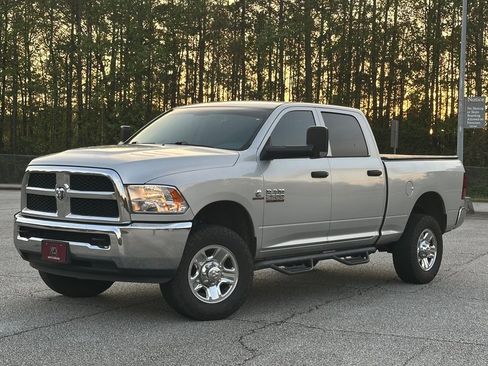 Used 2018 RAM 2500 Tradesman w/ Chrome Appearance Group image 2