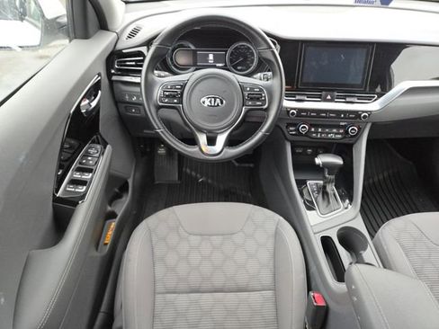 Used 2020 Kia Niro LXS image 25