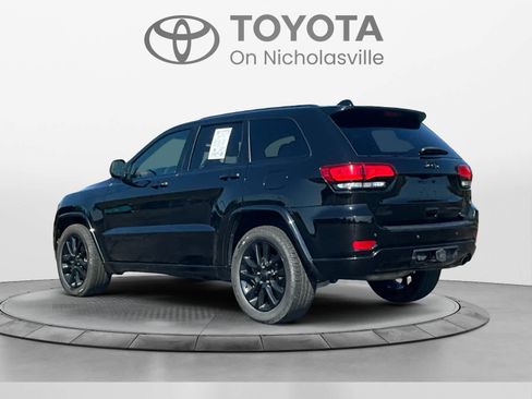 Used 2021 Jeep Grand Cherokee Laredo X AWD/4WD image 3
