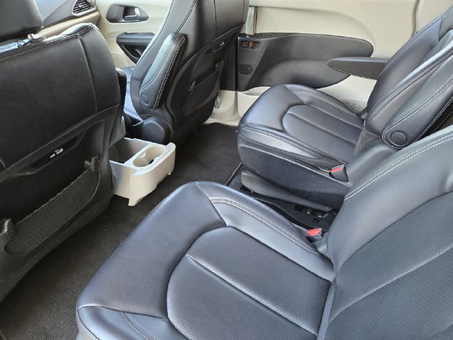 Certified 2023 Chrysler Pacifica Touring-L FWD image 28