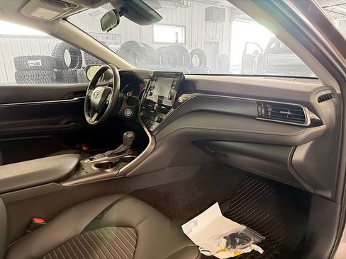 Used 2023 Toyota Camry SE image 12