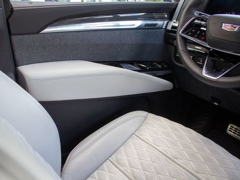 Used 2025 Cadillac Escalade V AWD/4WD image 19