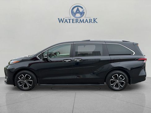 Used 2025 Toyota Sienna Platinum AWD/4WD image 2