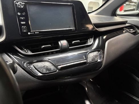 Used 2018 Toyota C-HR XLE image 17