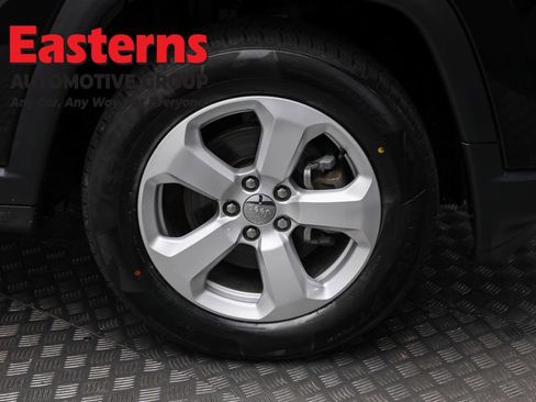 Used 2019 Jeep Compass Latitude w/ Cold Weather Group image 32