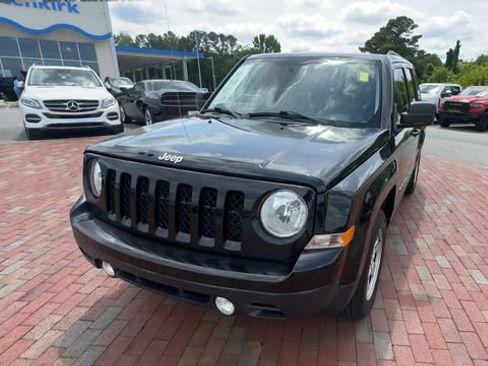 Used 2017 Jeep Patriot Sport w/ Power Value Group FWD image 6
