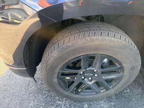 Used 2023 Chevrolet Silverado 1500 Custom image 10