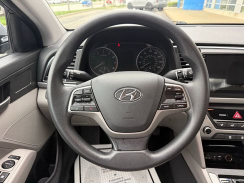 Used 2017 Hyundai Elantra SE image 18