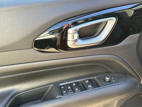 New 2026 Jeep Compass Latitude image 12