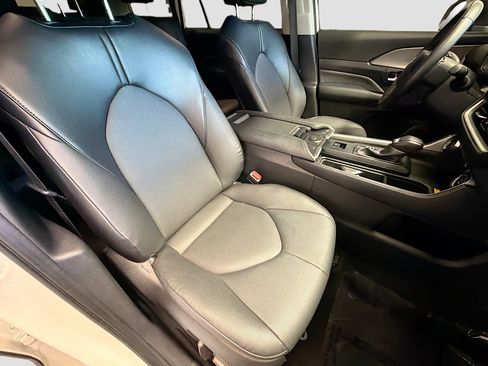Used 2024 Toyota Grand Highlander XLE image 15