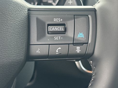 Used 2026 Nissan Rogue SV FWD image 28
