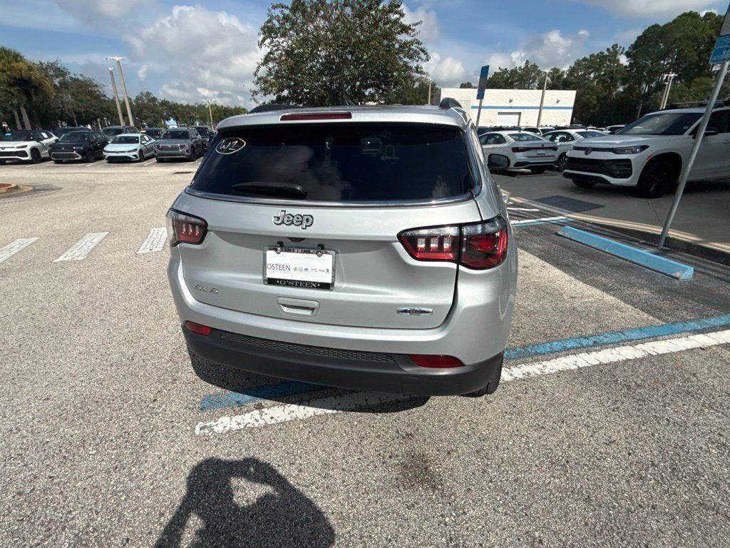 Used 2024 Jeep Compass Latitude AWD/4WD image 9