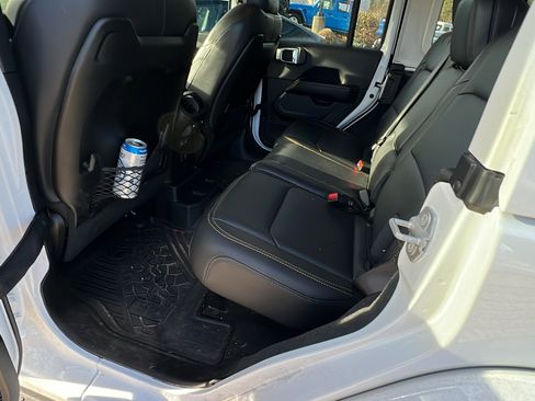 Certified 2024 Jeep Wrangler Sahara w/ Technology Group image 23