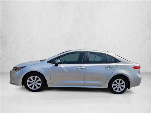 Used 2025 Toyota Corolla LE FWD image 8